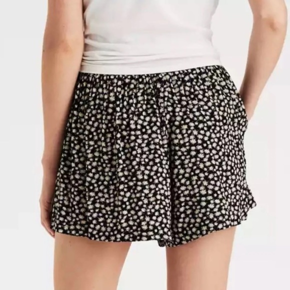 American Eagle Black Daisy High Shorts Medium - Picture 2 of 6
